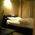 ベッド１：ベッドです。これも各部屋同じものです。